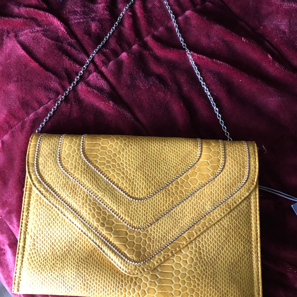 Jennifer Lopez Yellow Clutch with Chain
